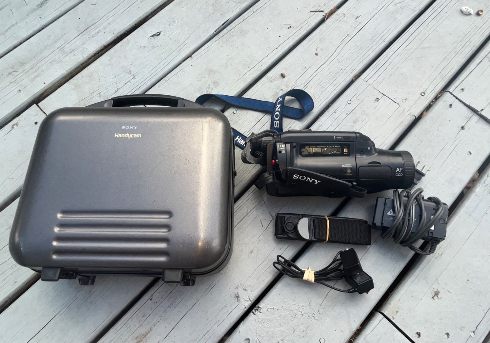 Sony high quality CCD-FX630 Handycam Camcorder Camera VCR Recorder/Player, Video 8 Bundle