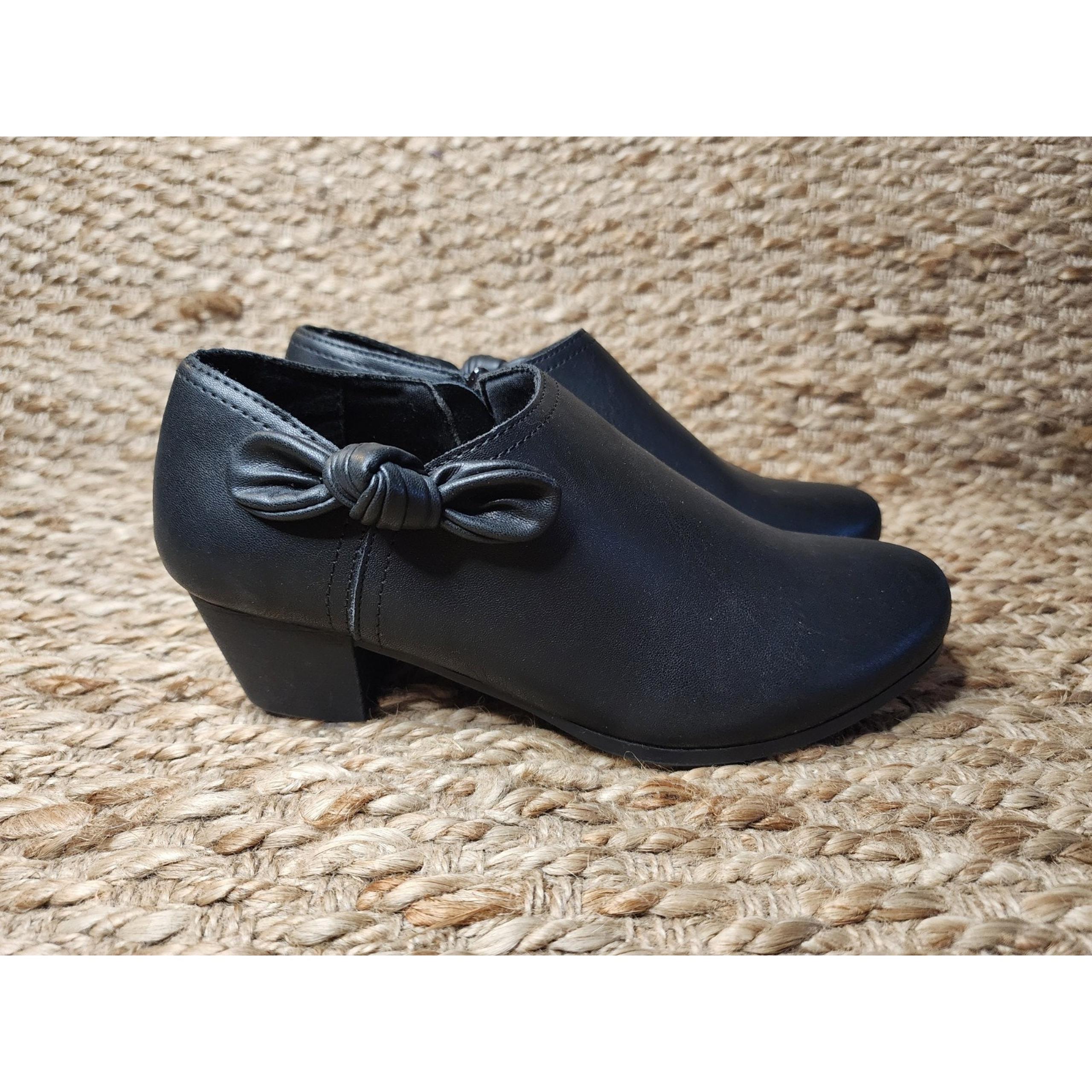 Black Rivet Fashion Bow Tie Ankle Boots Women's Size 8.5 W Molly Bootie Black