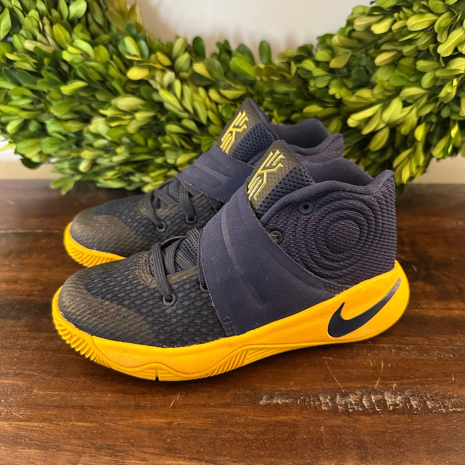 Nike Kyrie 2 Cavs Playoffs Sneakers 11C