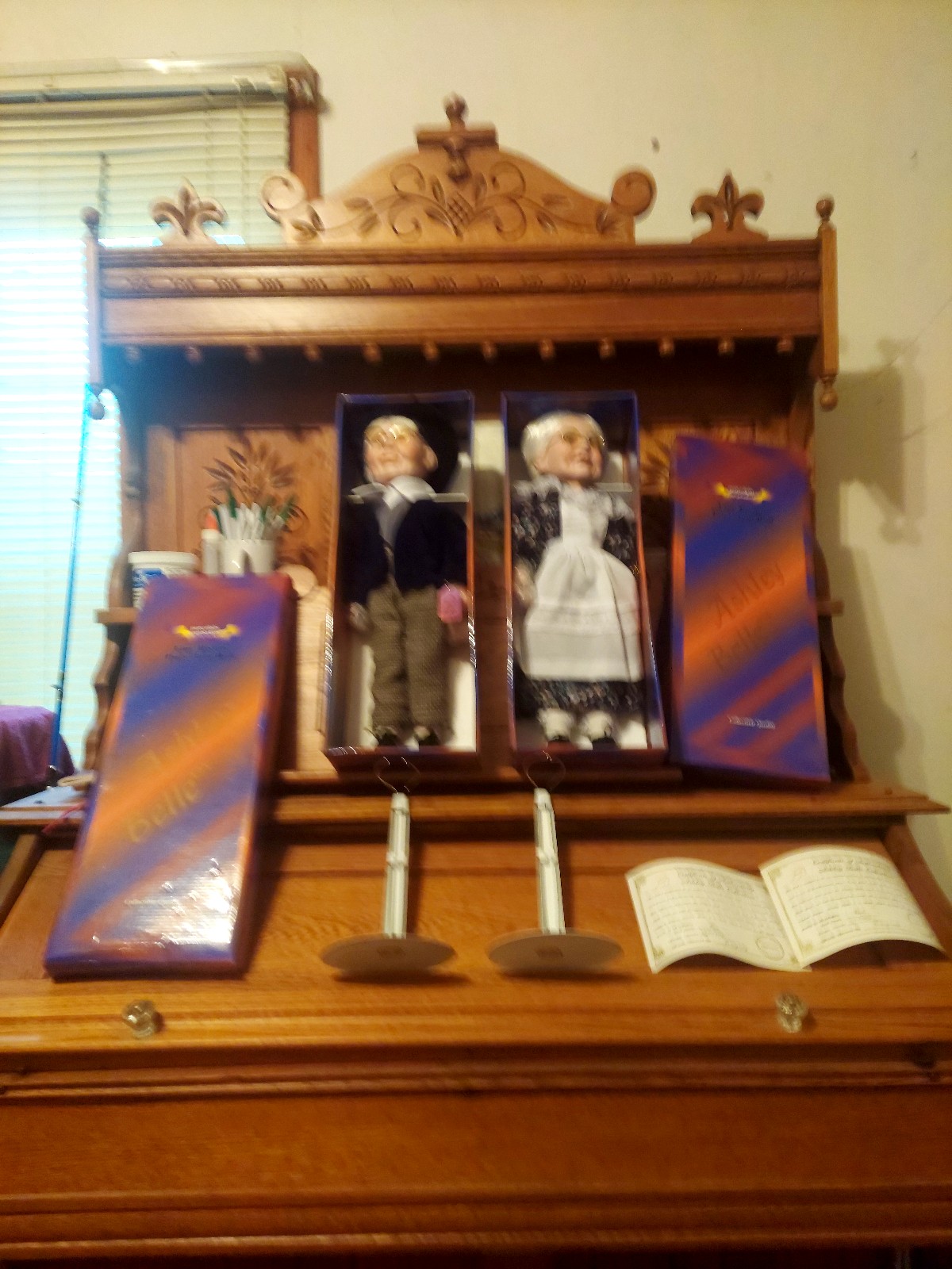 VINTAGE ASHLEY BELLE 1980'S PORCELAIN GRANDMA & GRANDPA WITH STANDS/CERTIFICATES