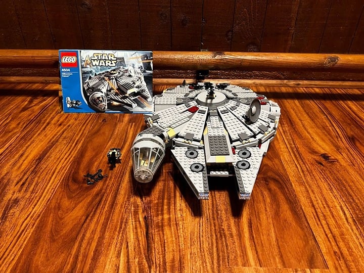 LEGO Star Wars: Millennium Falcon (#4504)