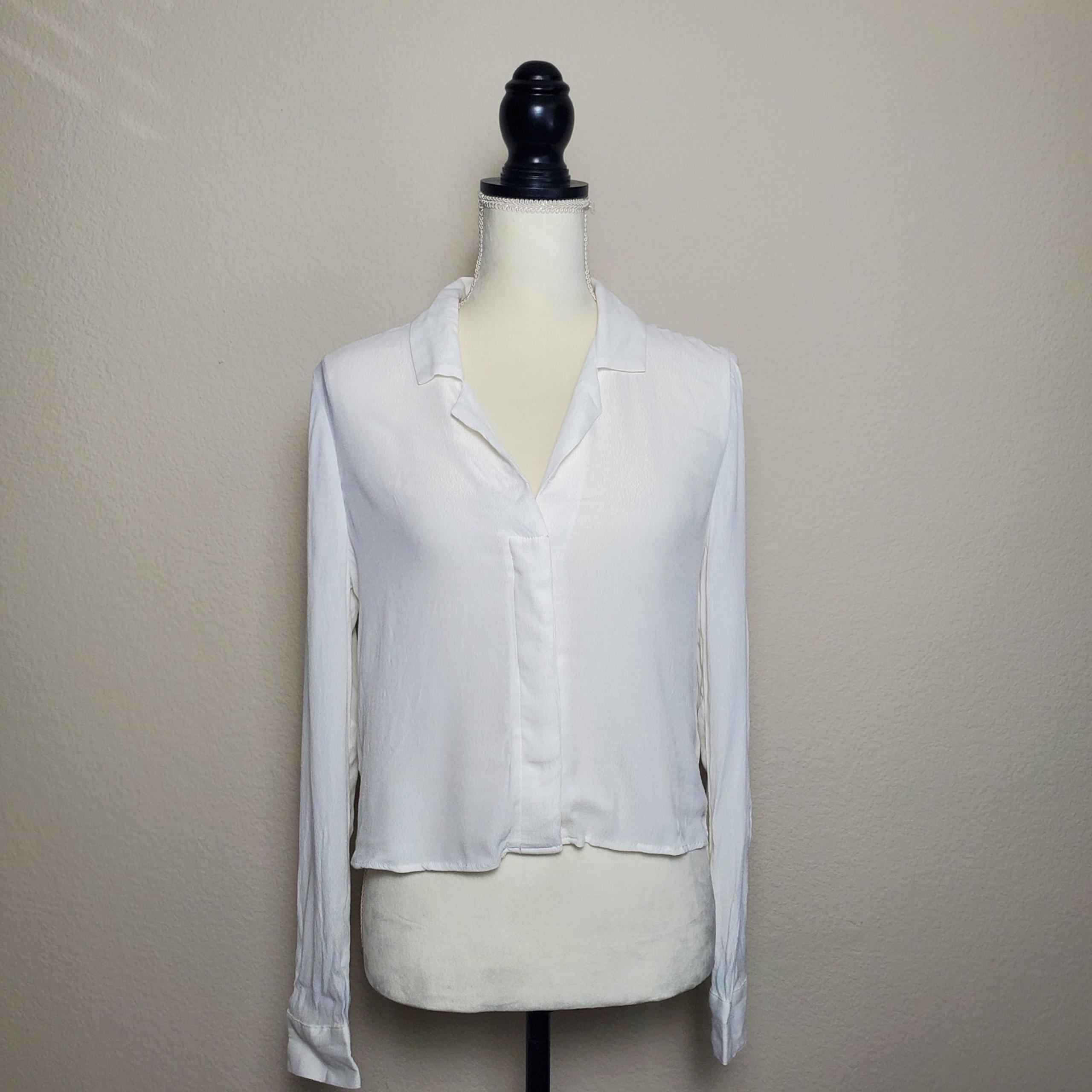 Socialite White Button Down Crop Top Small