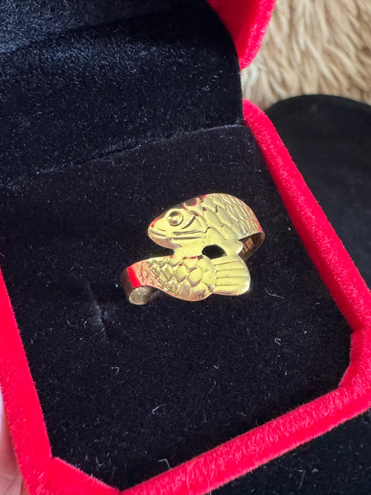 REAL 18K SAUDI GOLD AWRANA FISH RING SZ 9