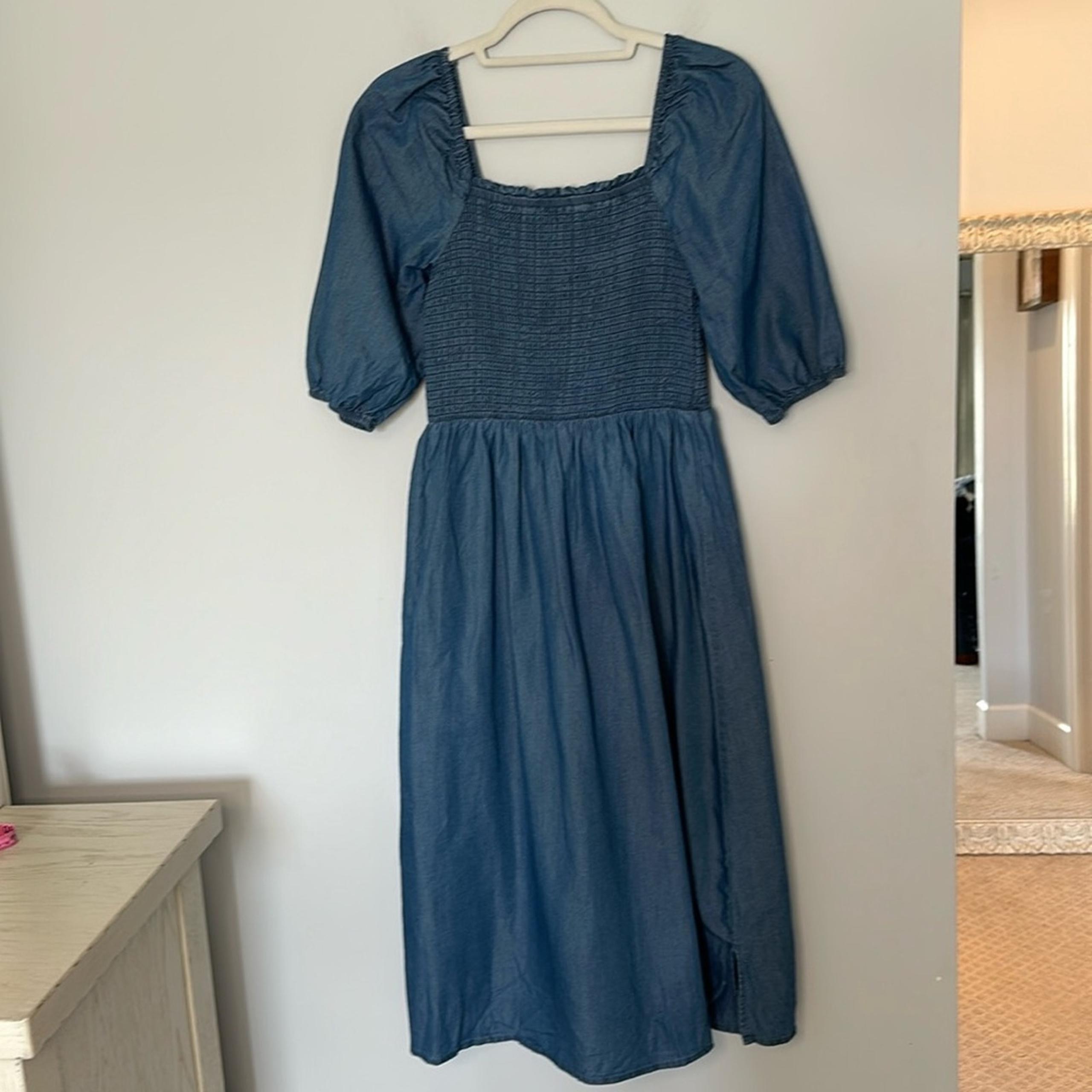 C&C California Nadia Smocked Chambray Midi Dress Size Small Coastal Cottagecore