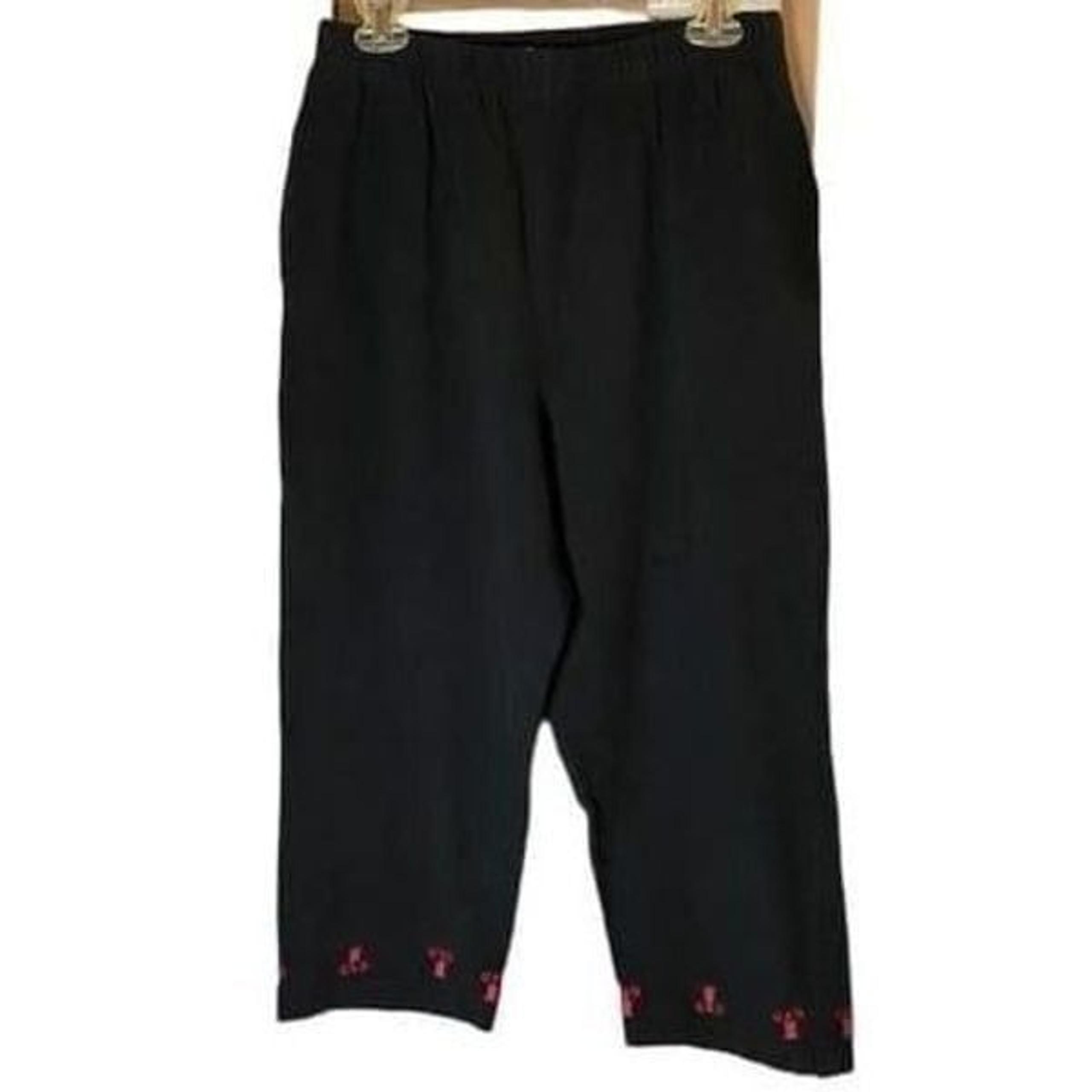Quaker factory black lobster embroidered trim Capri/cropped pants size L