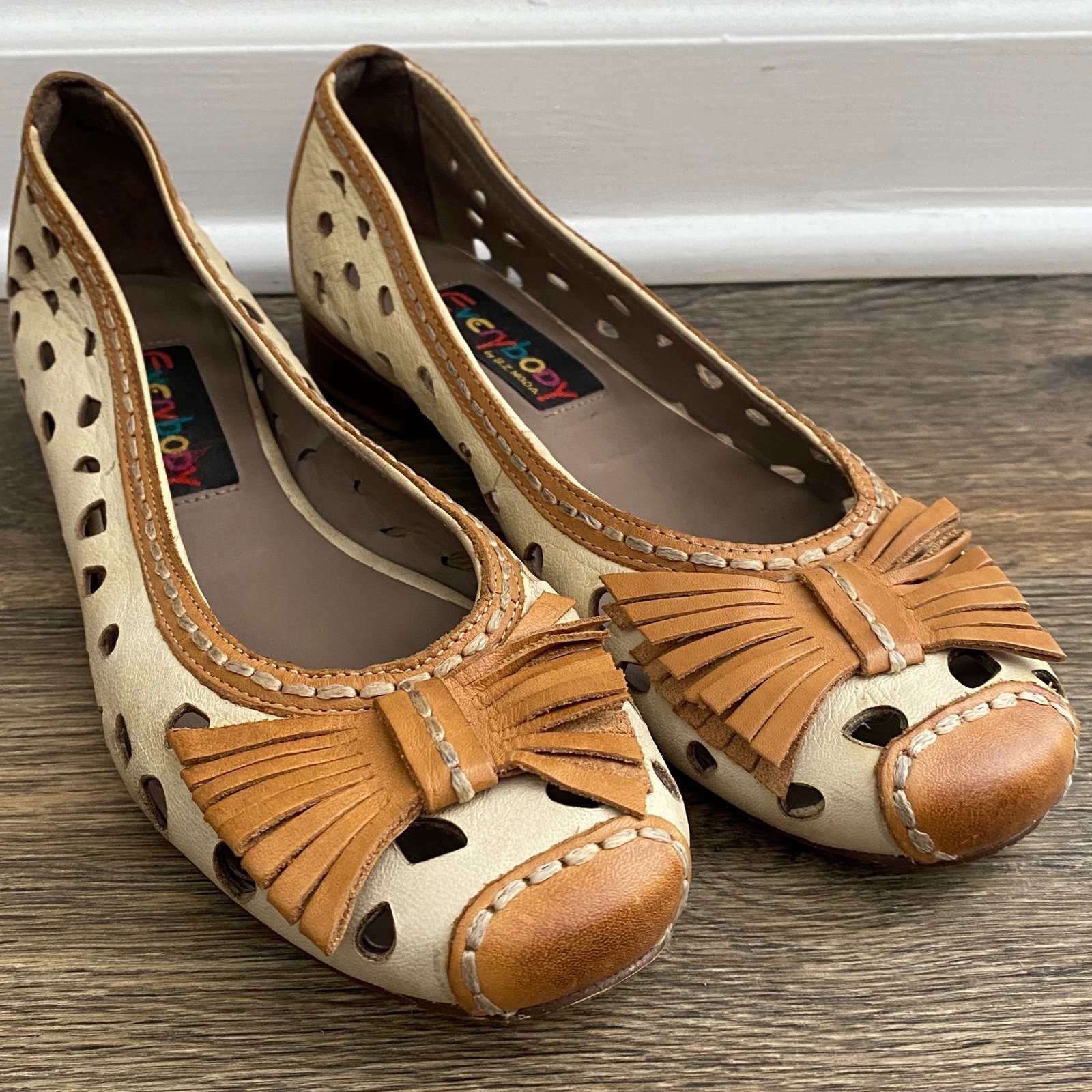 Everybody By B.Z. Moda Women’s Cream Leather Cut-Out Flats, Size 38 (US Size 8)