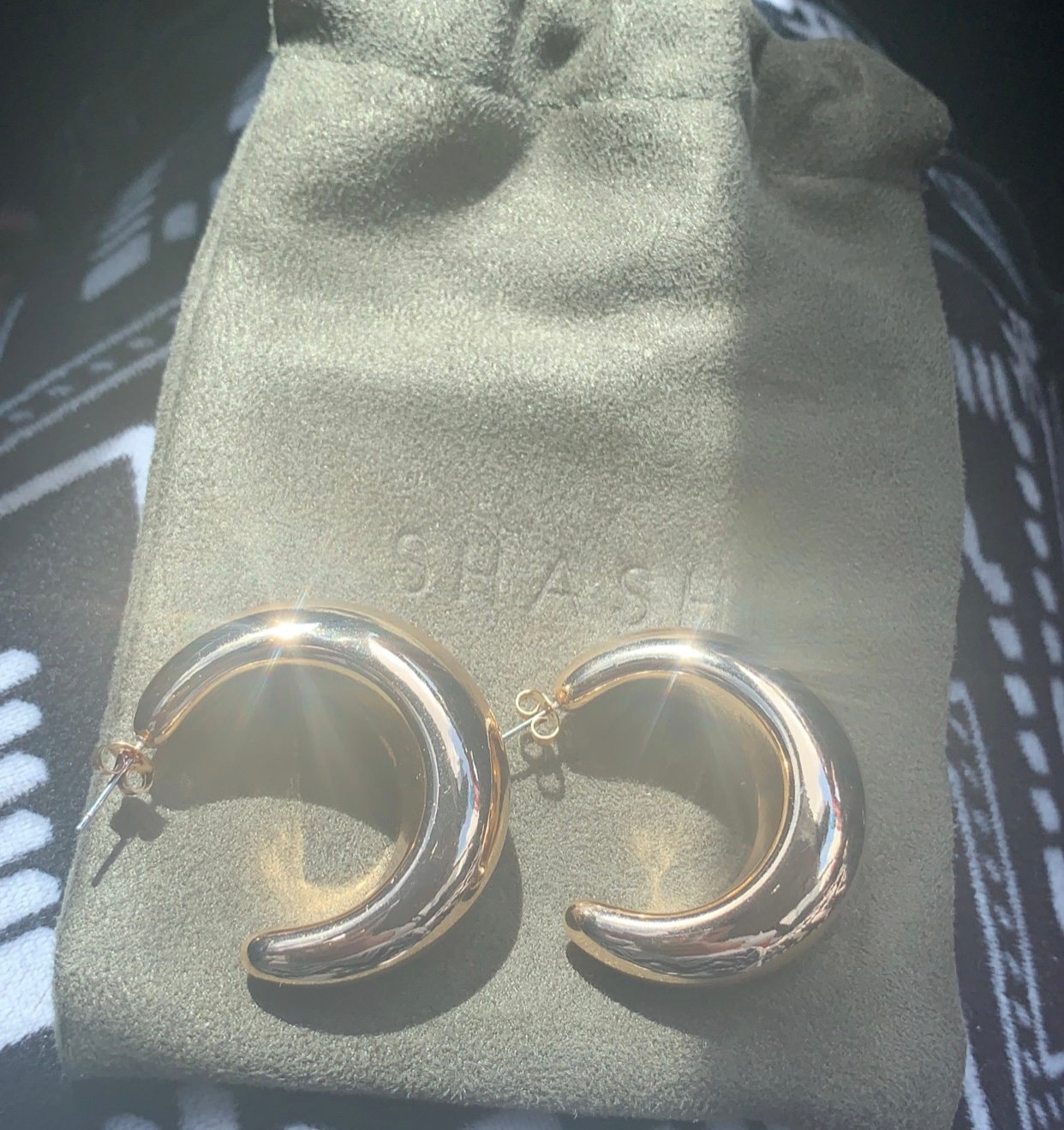 *BRAND NEW* “SHASHI” Chunky Gold Earrings