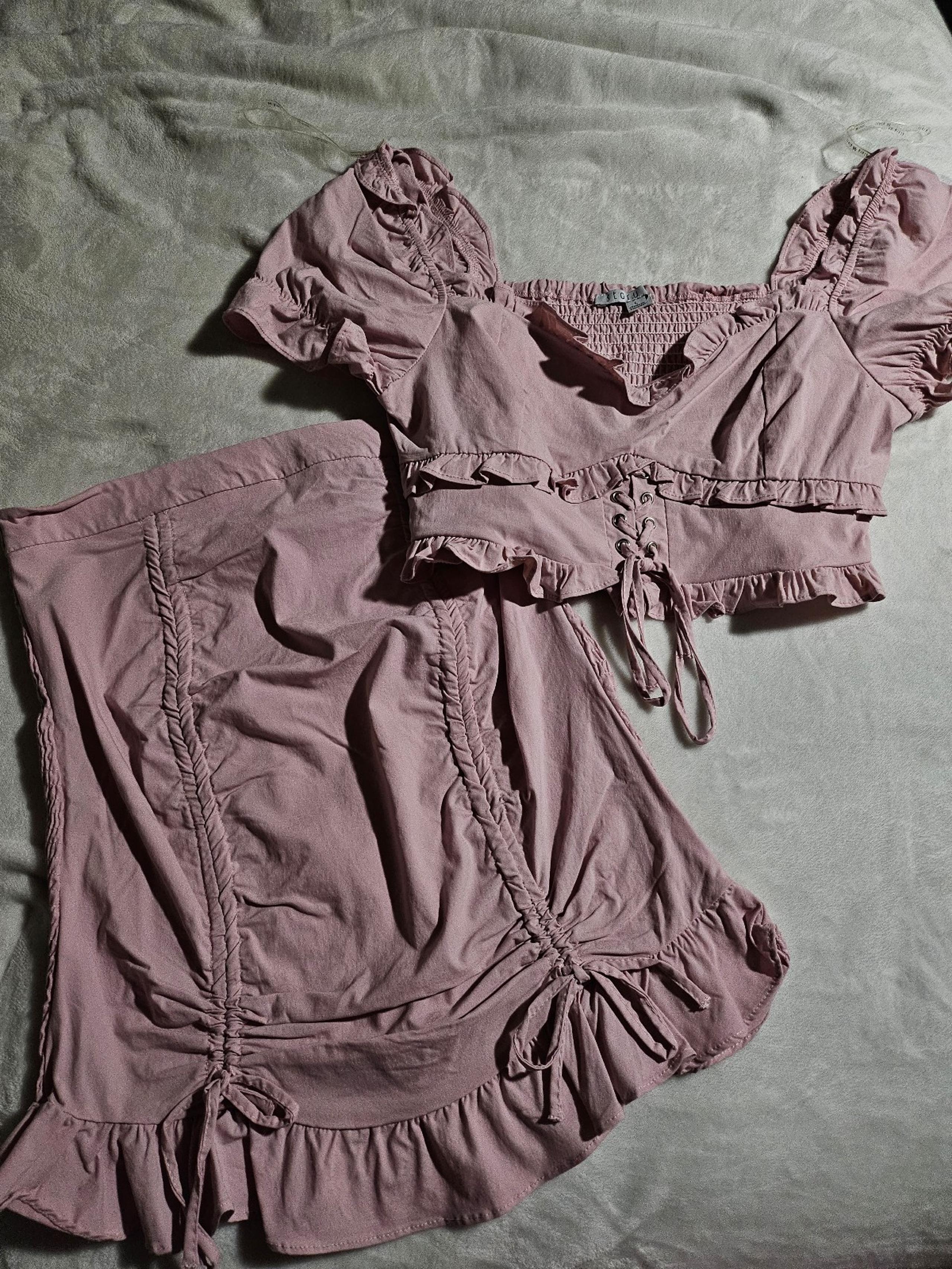 HTF Story 2 peice Super Cute Pink Ruffle Crop Top & Skirt Stretchy w/ bows Large