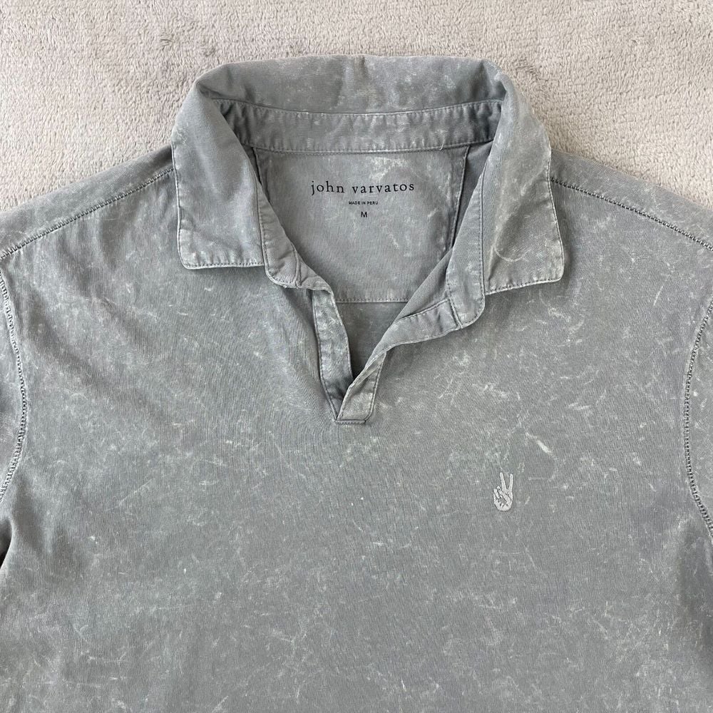 John Varvatos Bodhi Polo Shirt Men Medium Grey Marble Wash Peace Sign Emblem NEW