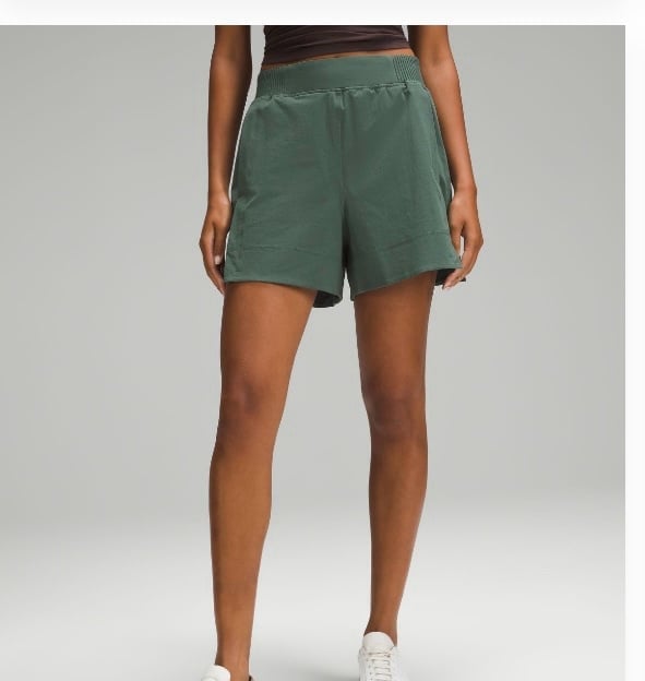 Lululemon stretch woven relaxed fit high rise short 4”