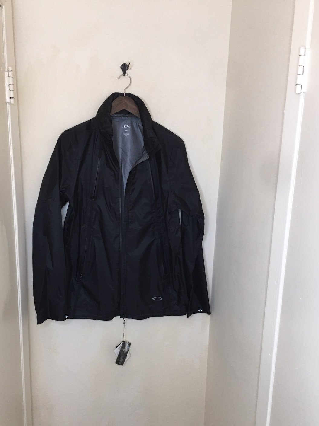 Oakley mens water repellent jacket size L
