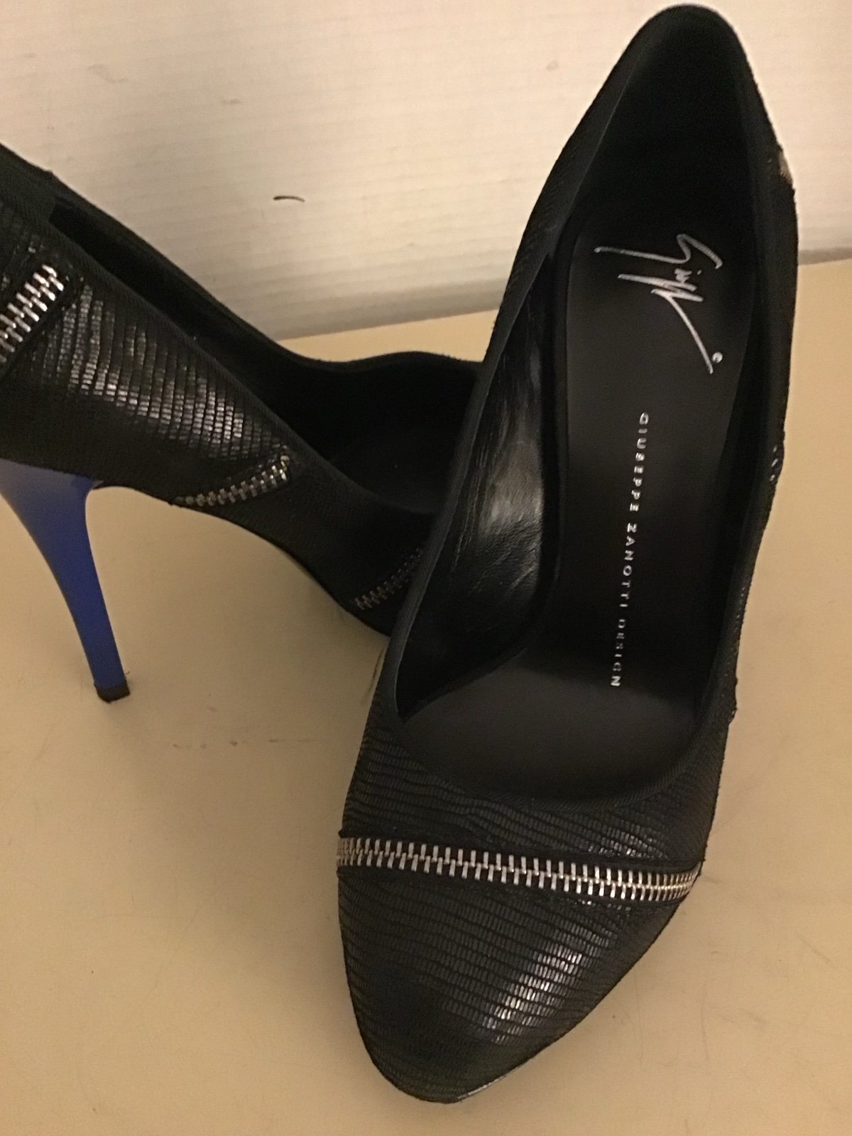 Giuseppe Zanotti women black leather with zipper accent high heel shoes Size 6.5