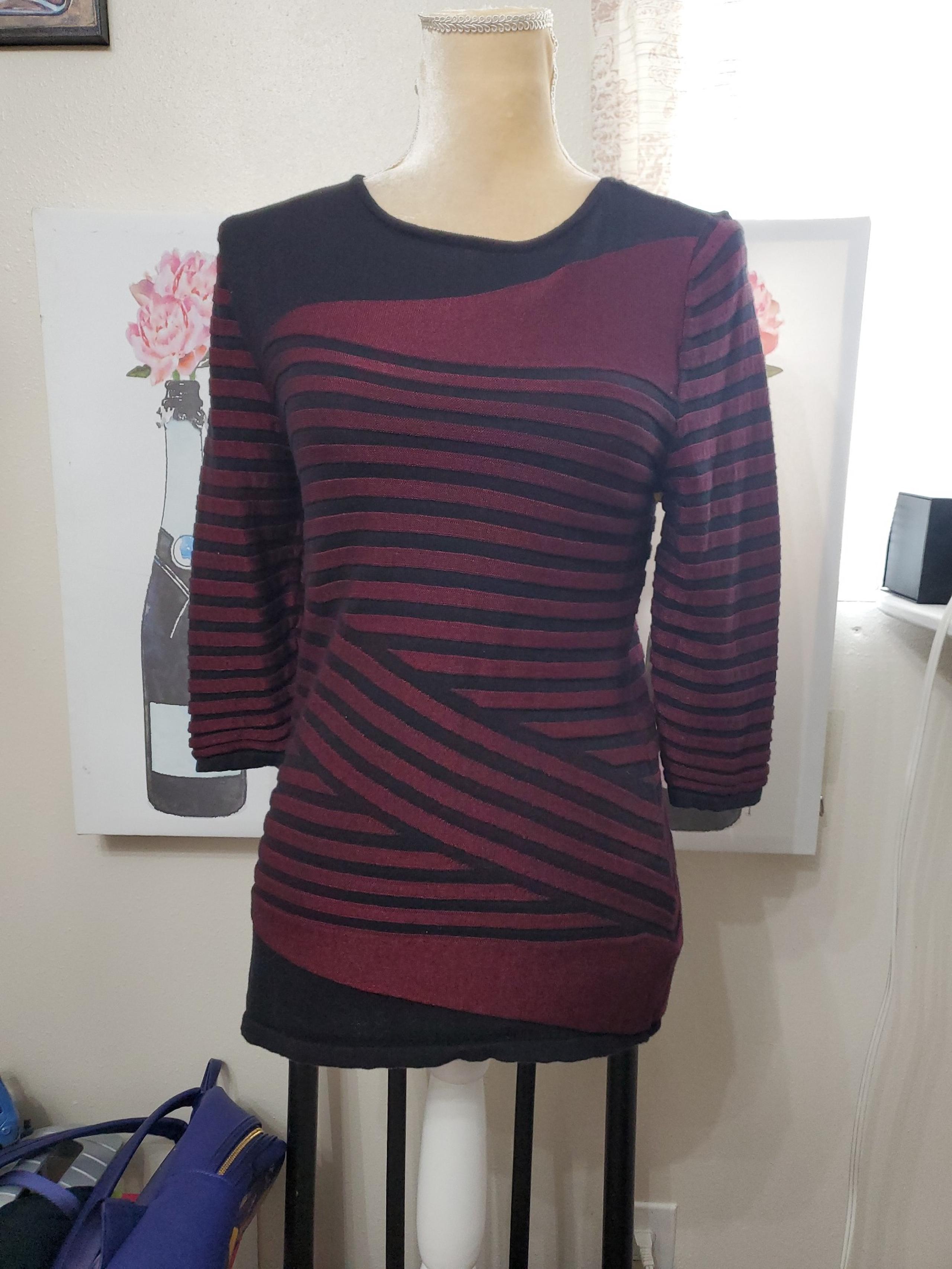 Dana Buchman sweater size medium NWOT
