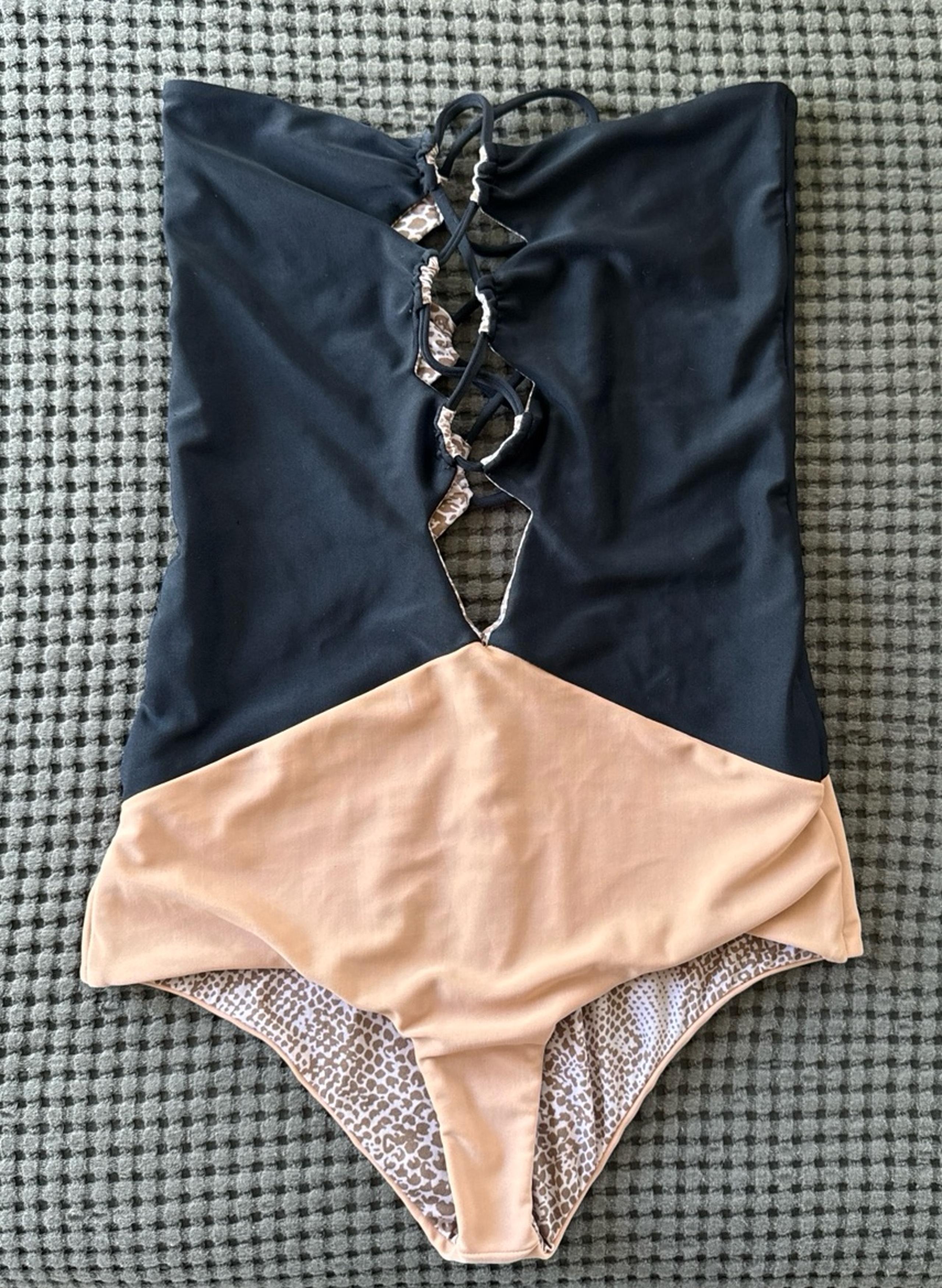 One piece acacia swimwear