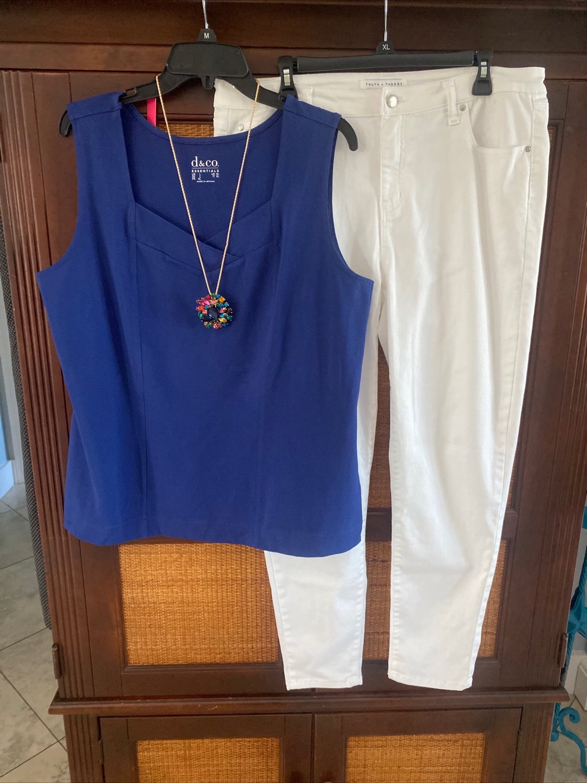 Women’s Outfit: (L) Top; 16 Wh. Jeans; NWT Necklace. EUC!