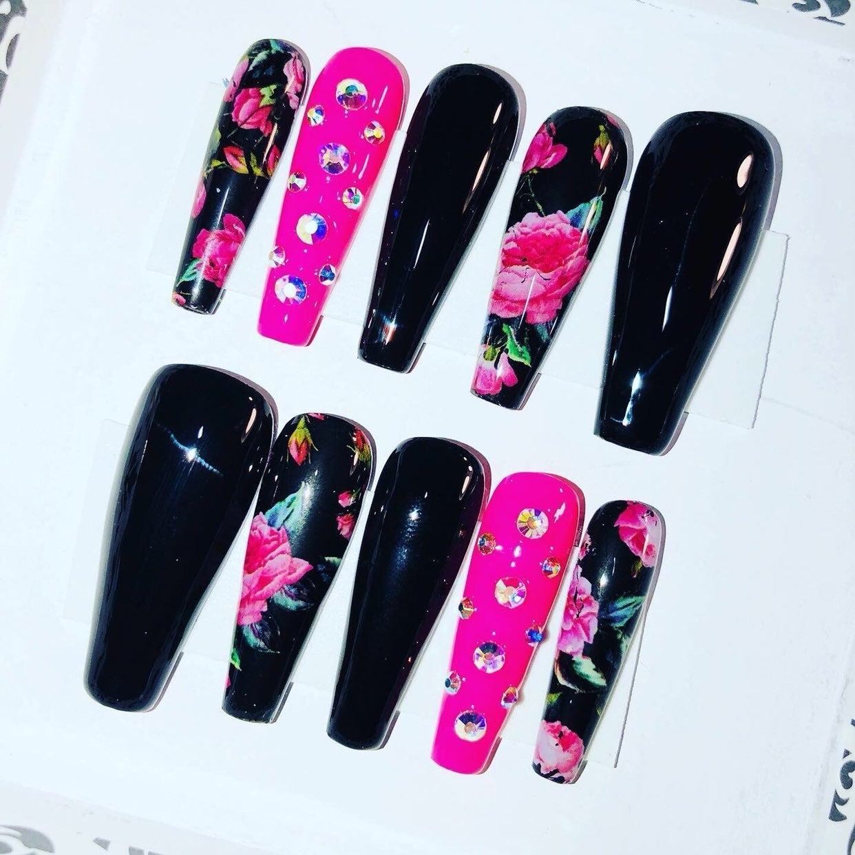 MEDIUM - TRUST - Gel Press on Nails