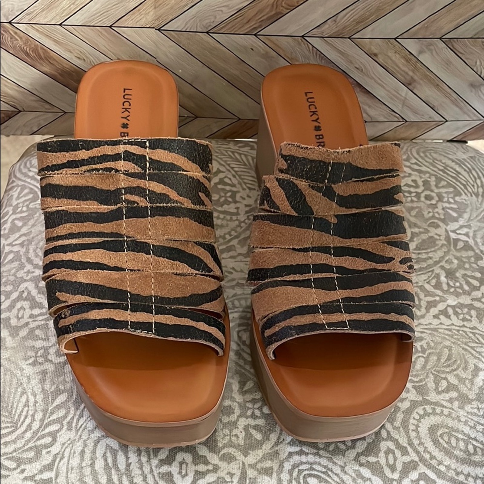 Lucky Brand Tan and Black leather Platform Sandals NWOT ladies size 9