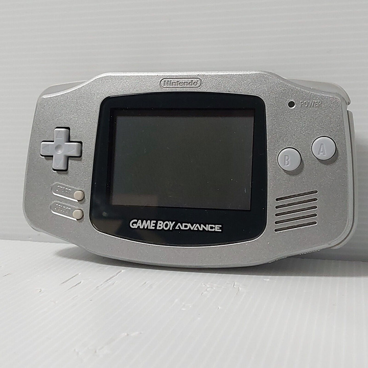 Nintendo Game Boy Advance in Silver