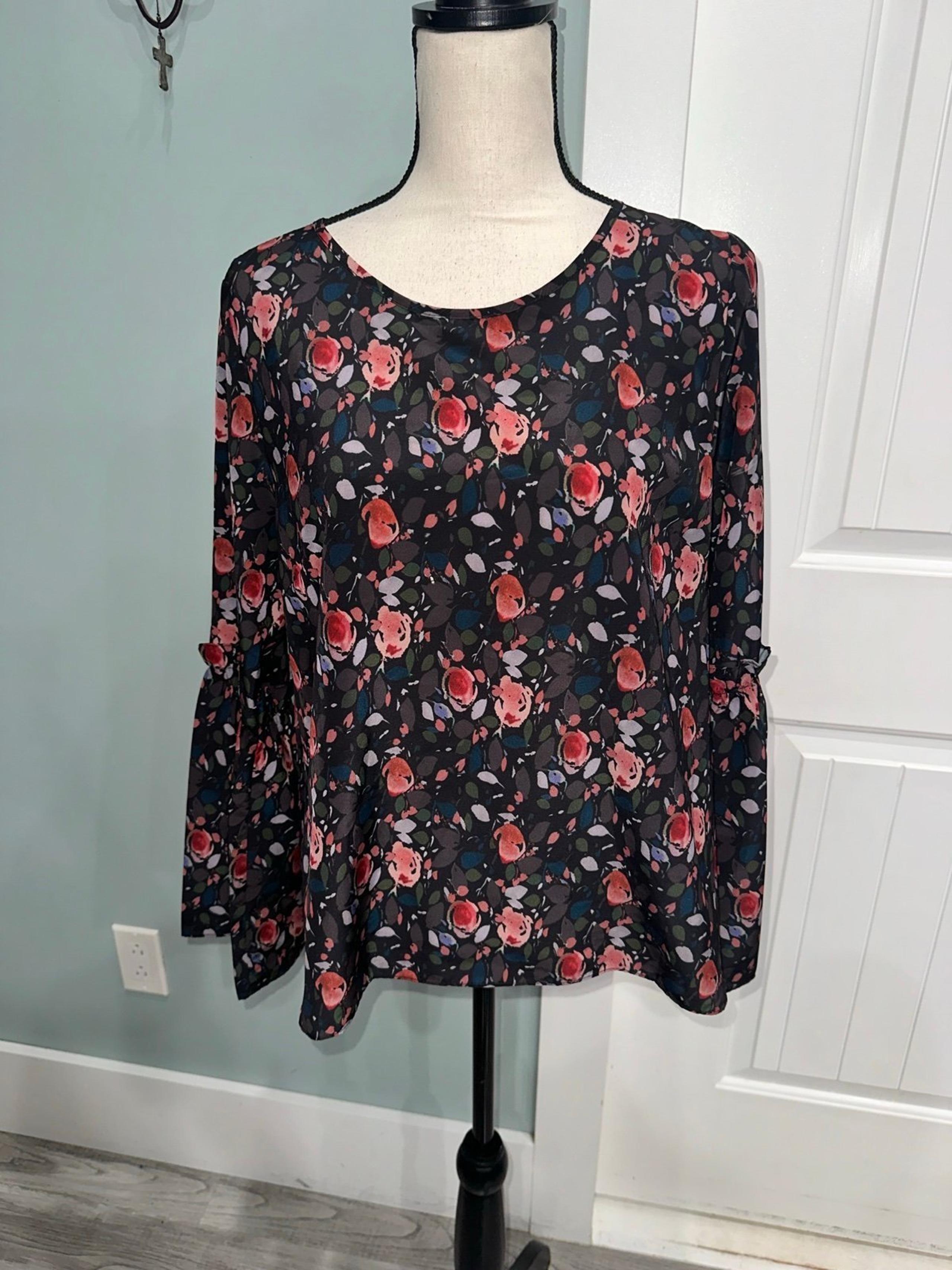Saks Fifth Ave Floral bell sleeve blouse size medium