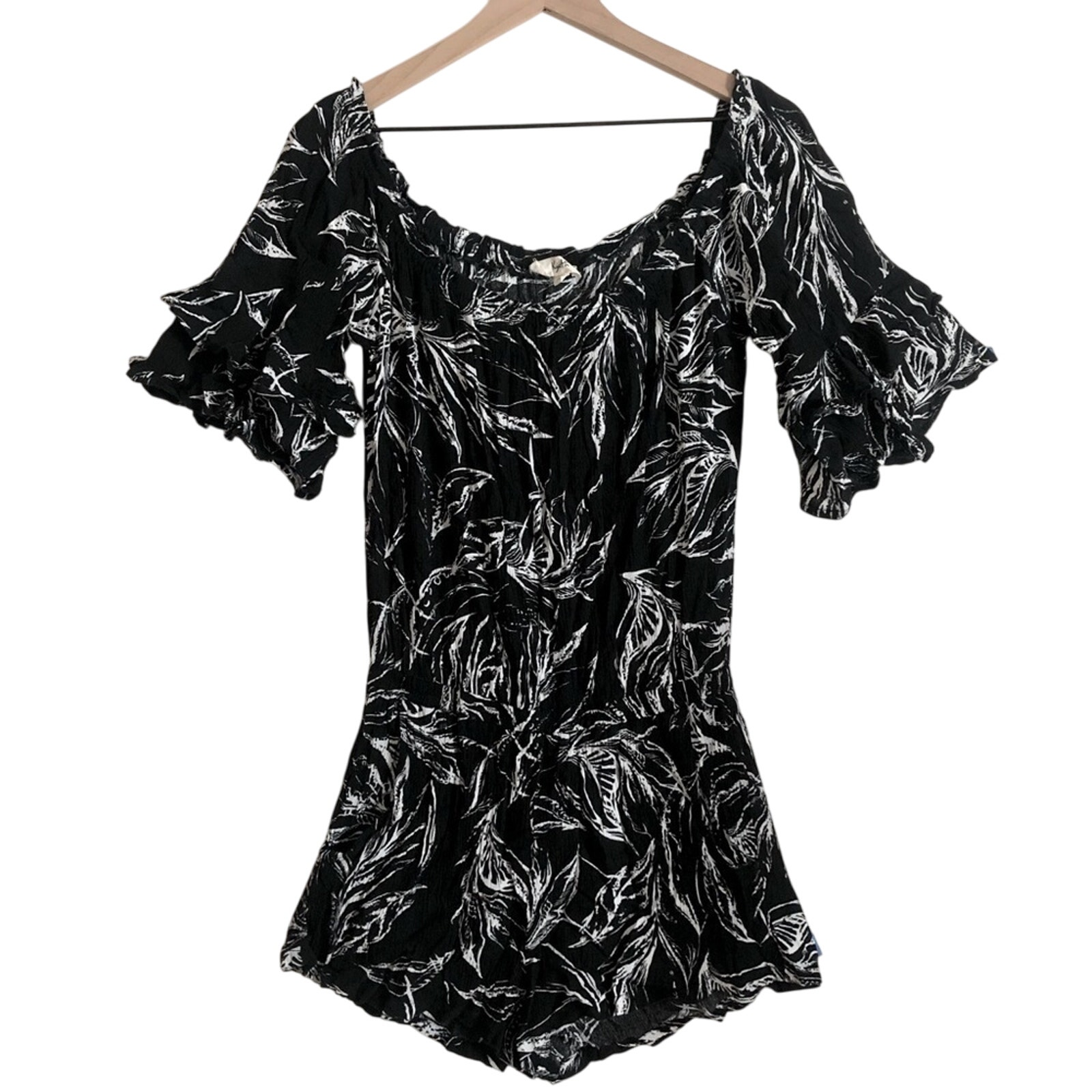 Kye Mi Black and White Floral Patterned Flutter Short Sleeve Jumpsuit Romper