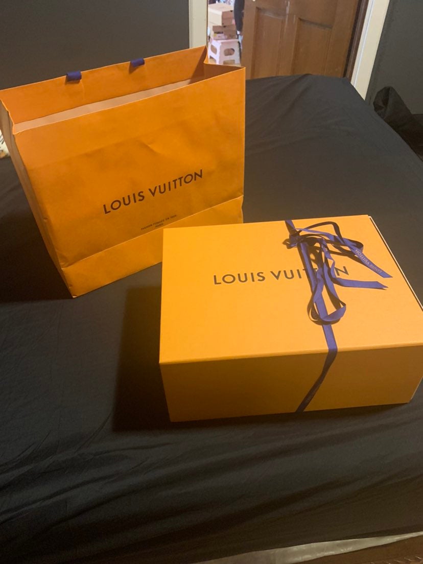 Louis vuitton box with ribbon