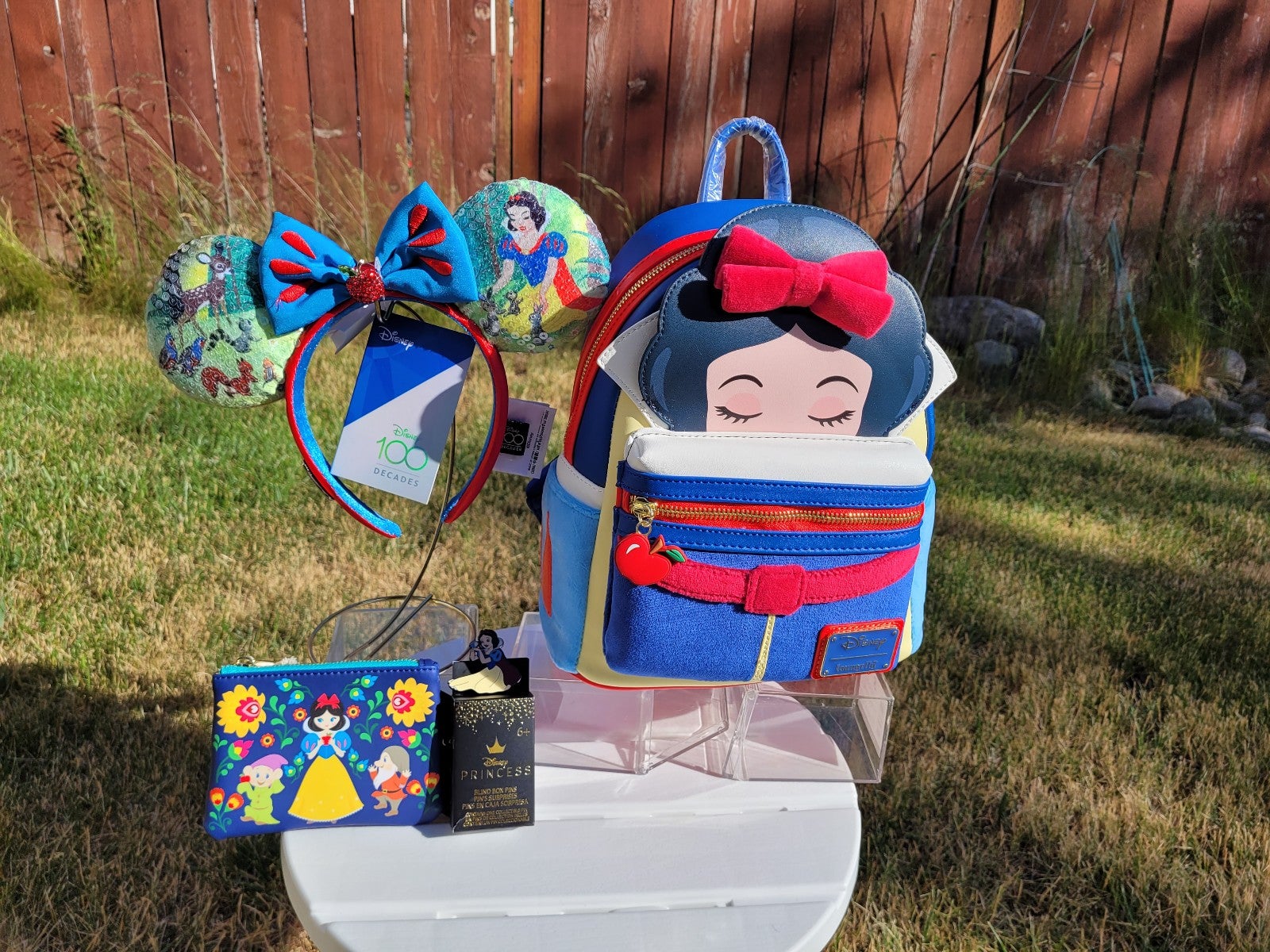 Loungefly Snow White and the Seven Dwarfs Snow White Figural Mini Backpack set D