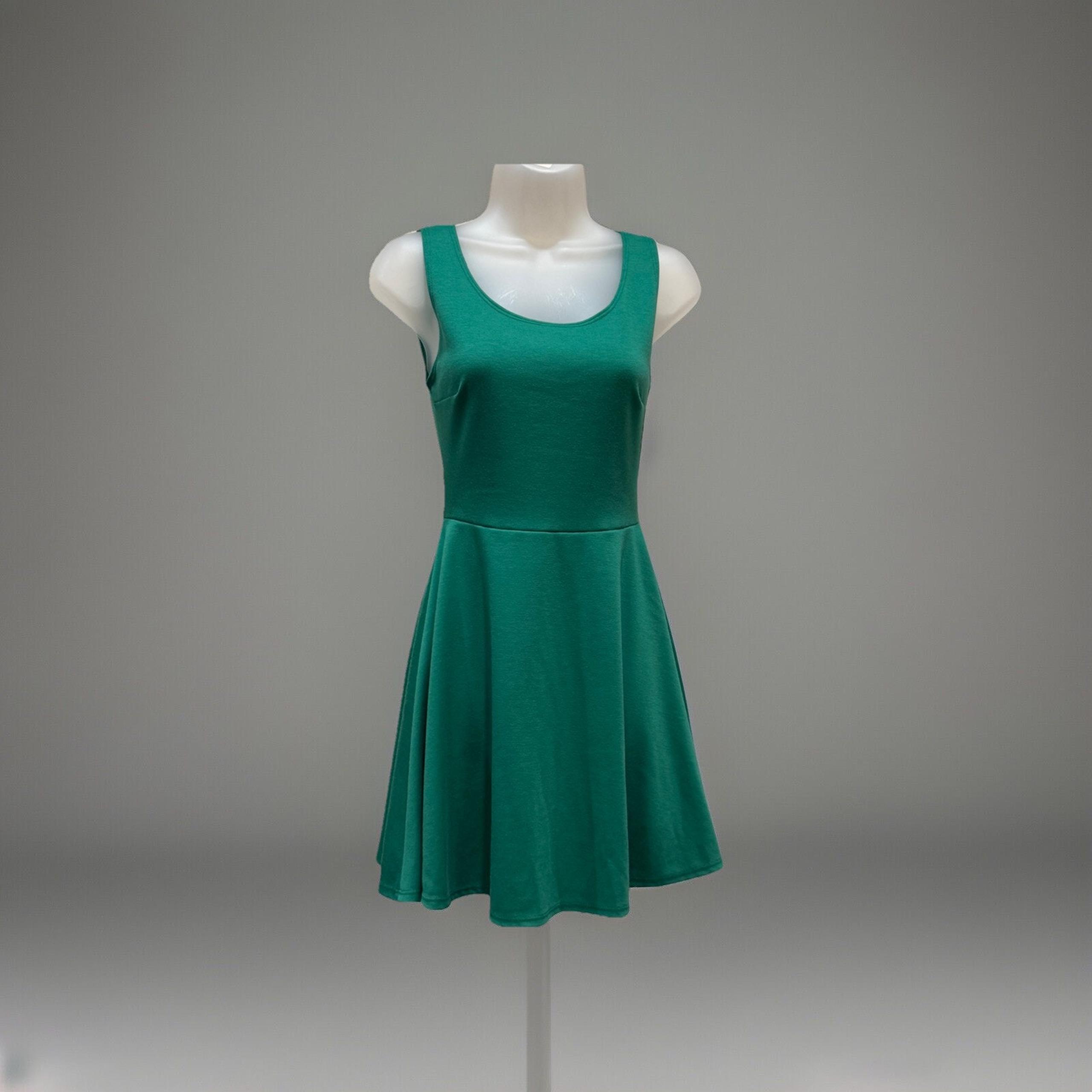 Vibe Sportswear Divided Dress Women's Size Small Green Knit Sleeveless Stretch