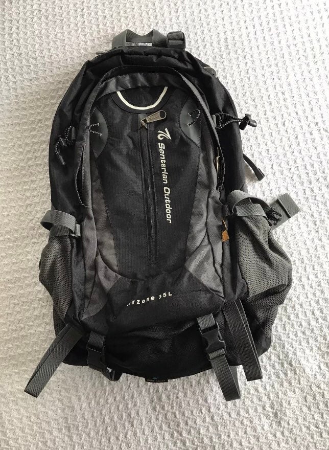 Senterlan Hiking Pack, Lightweight & Expandable, Thermal Liner, Color: Black