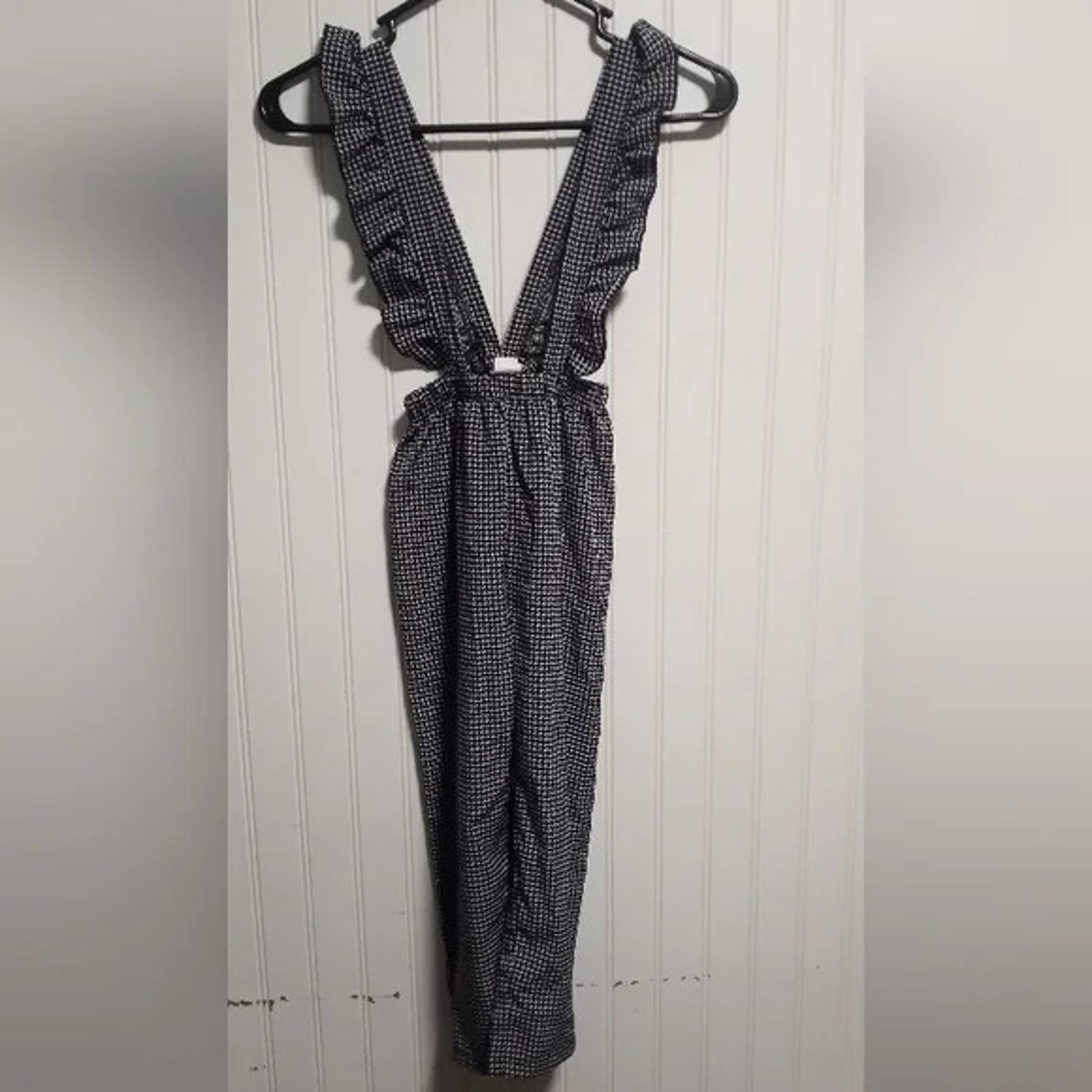 SHEIN Black and White Houndstooth Overall Jumpsuit Romper