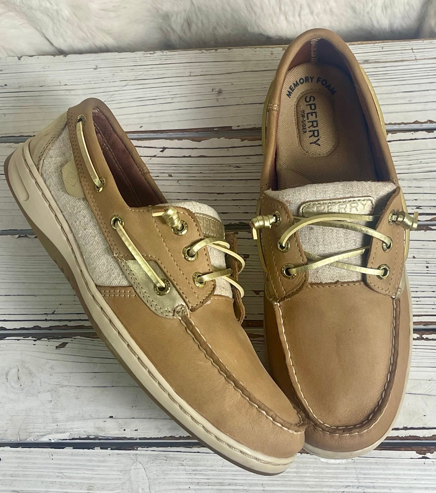 CLEAN Size 10 M Women's Songfish 3-Eye Boat Shoe Gold Leather Linen STS97511