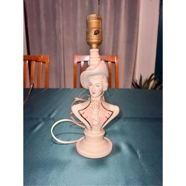 Vintage French Style 3D Figural Porcelain Glossy Bust Table Lamp Decorative
