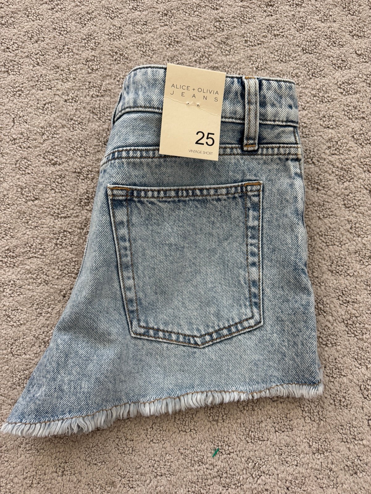 NEW Alice + Olivia jeans shorts 25