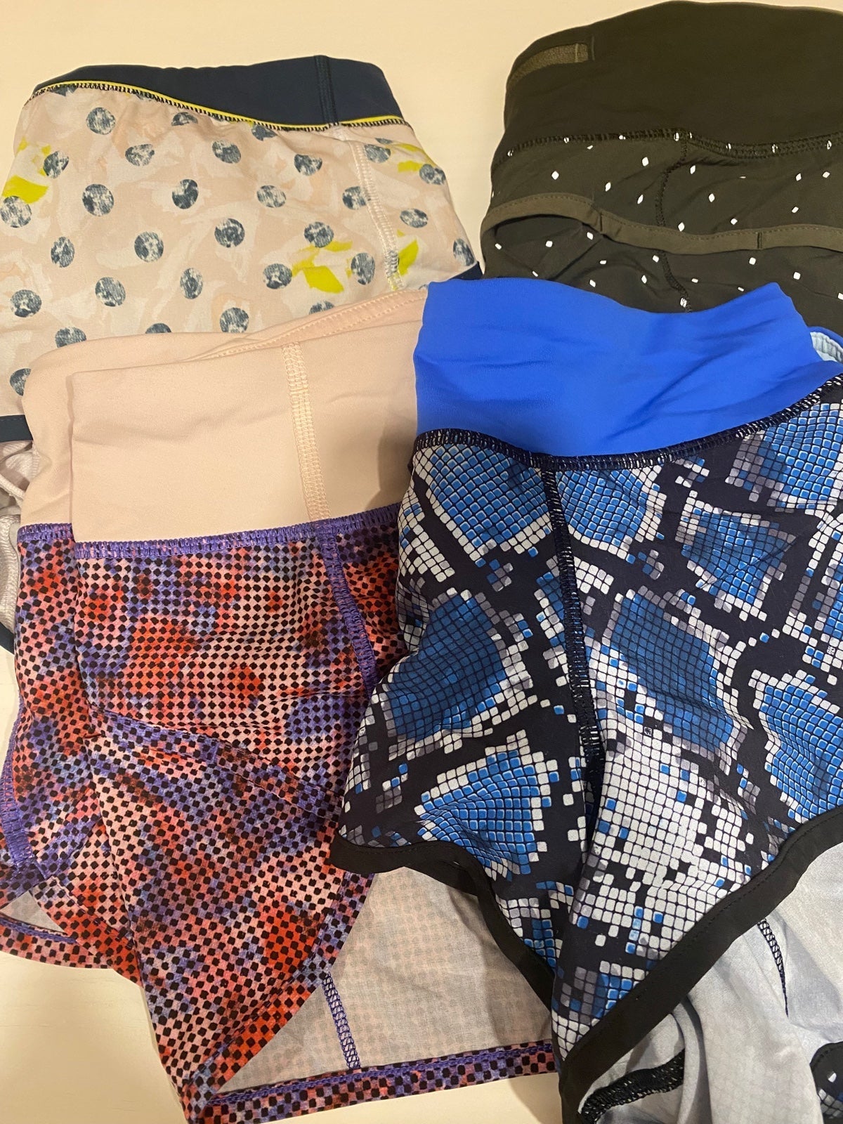 4 Lululemon size 4 speed shorts regular VEUC bundle