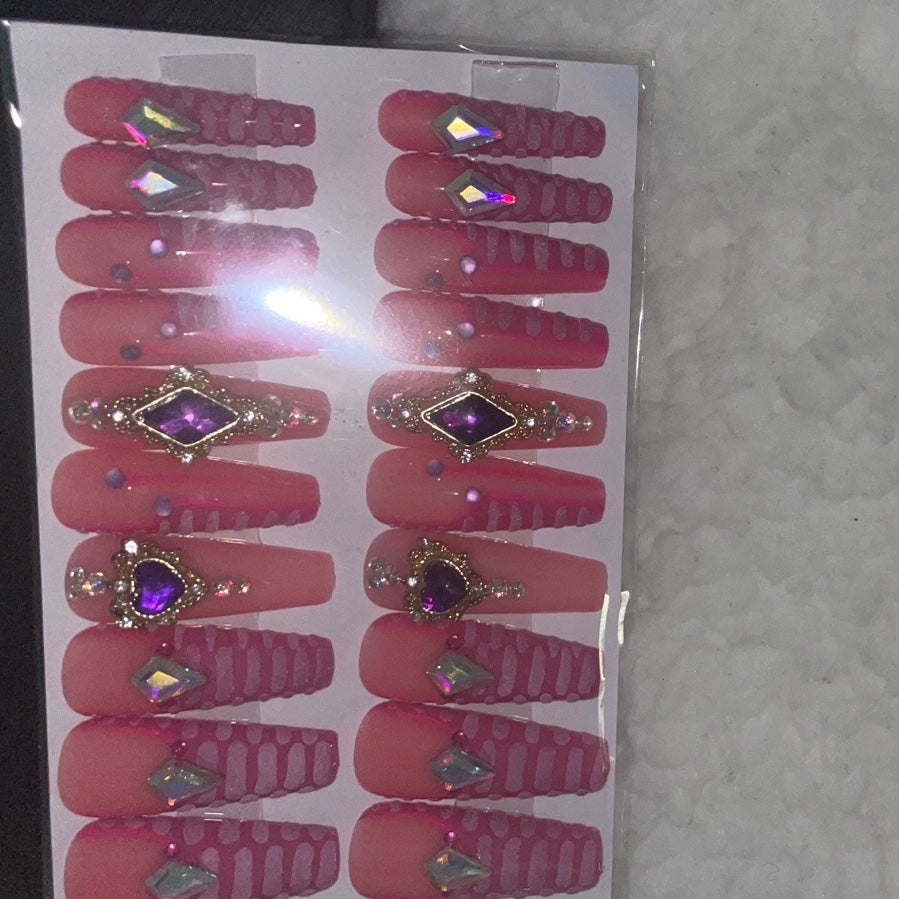 Press on nails