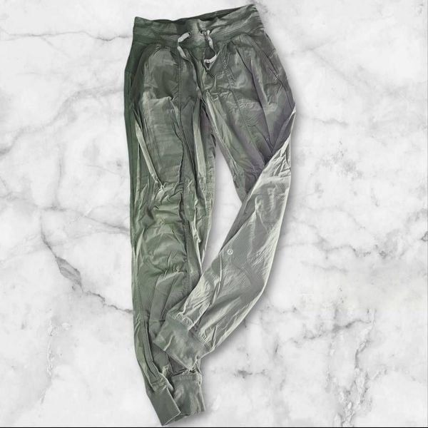 Lululemon Size 4 Dance Studio Pants