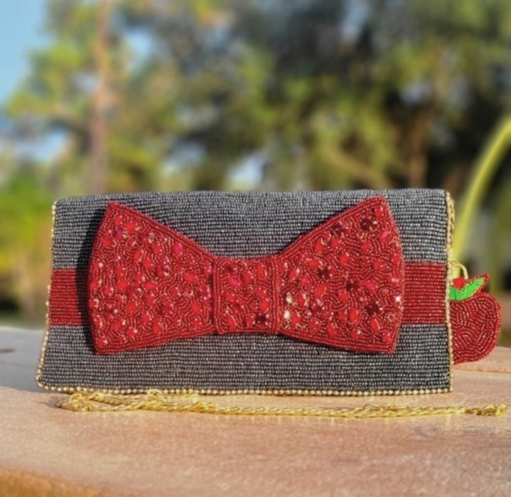 Mary frances disney snow white crossbody handbag Clutch rare