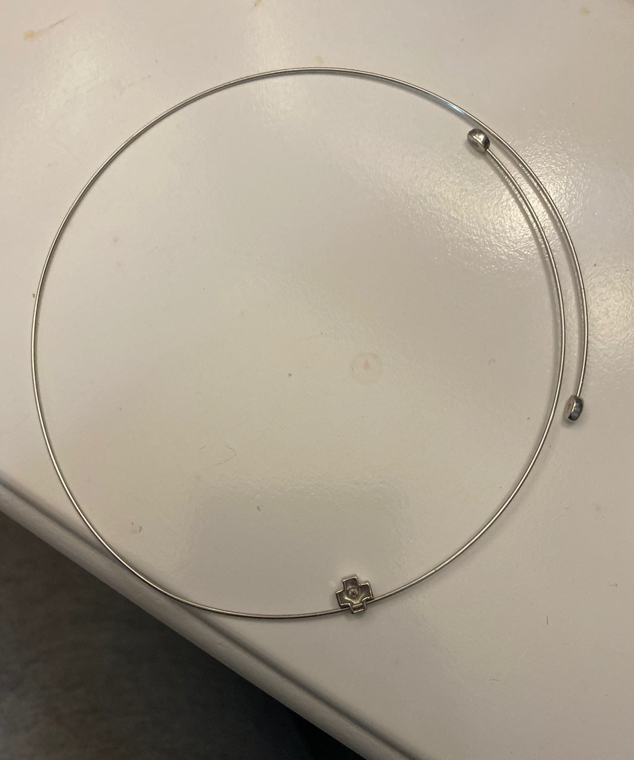 omega (wire-like) white gold 18k japan g