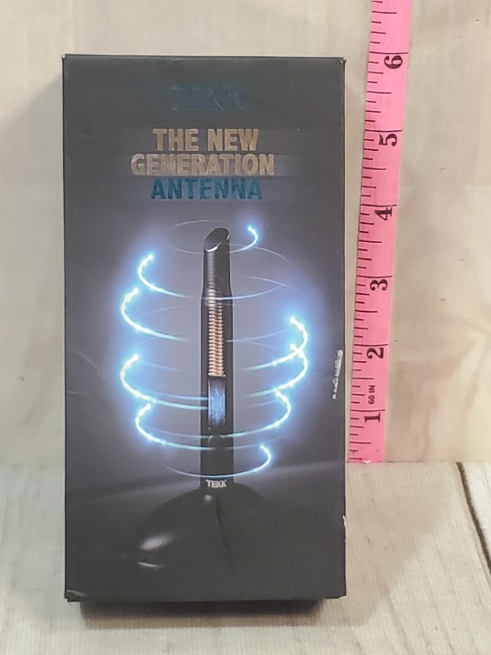 TEKK UNIVERSAL CAR RADIO STUBBY SHORT ANTENNA. AT31.