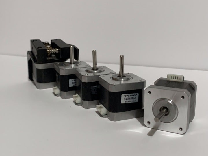 5 Nema 17 Stepper Motors (1 With Extruder Assembly) from 3D Printer