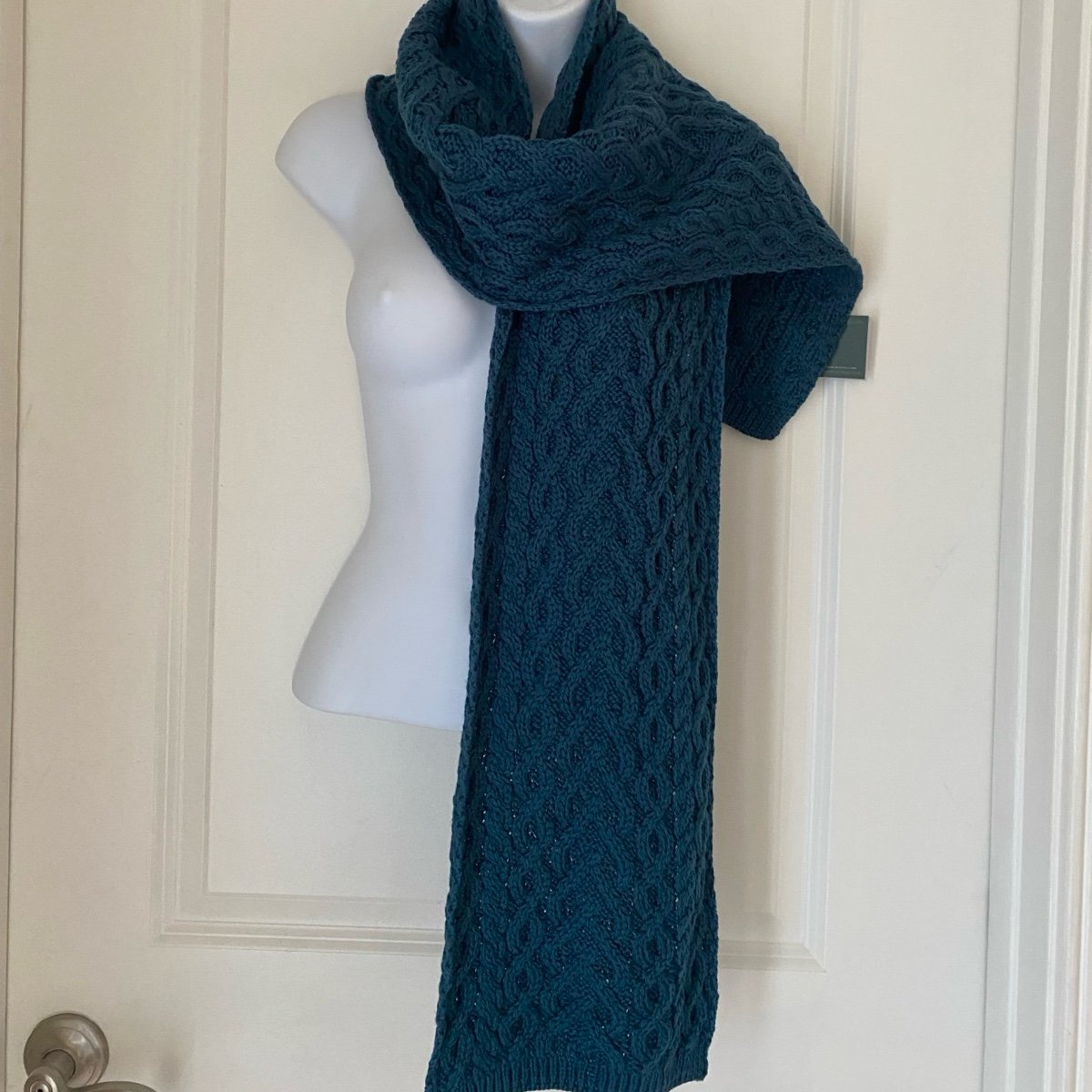 Aran Crafts NWT Teal Super Soft Merino Wool Cable Knit Scarf