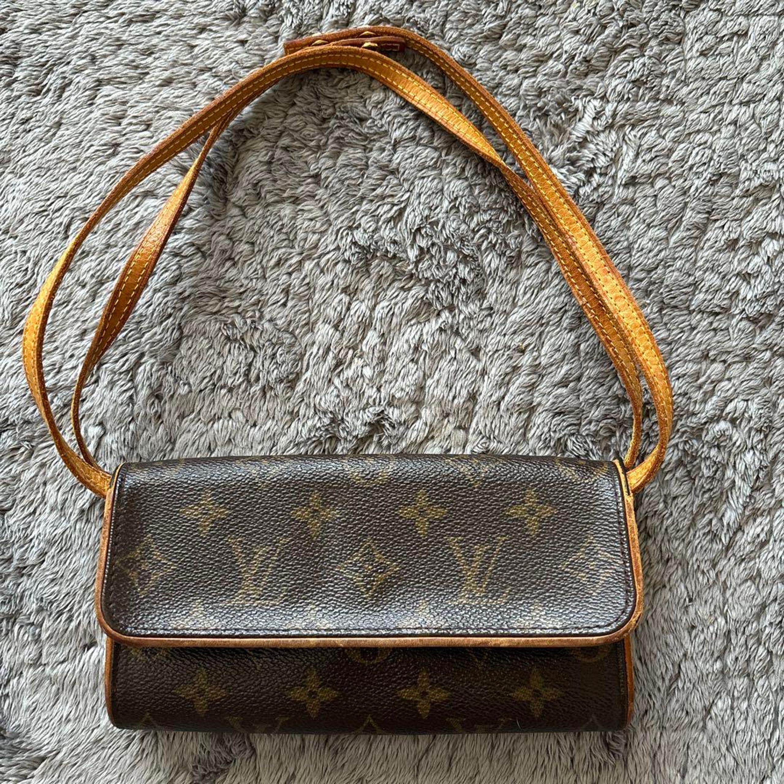Louis Vuitton Pochette Twin PM