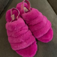 UGG fluff yeah slippers Size 6Y/Womens 8