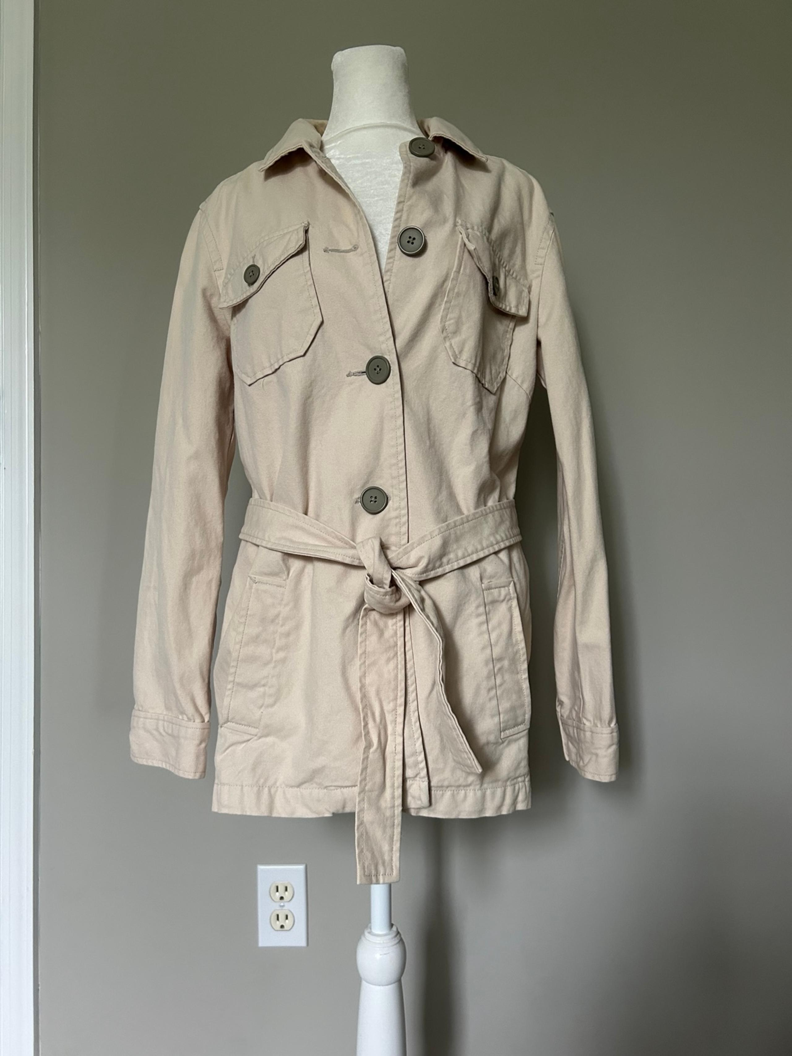 Women’s Beige Short Belted Trench Coat Size Medium - Gap