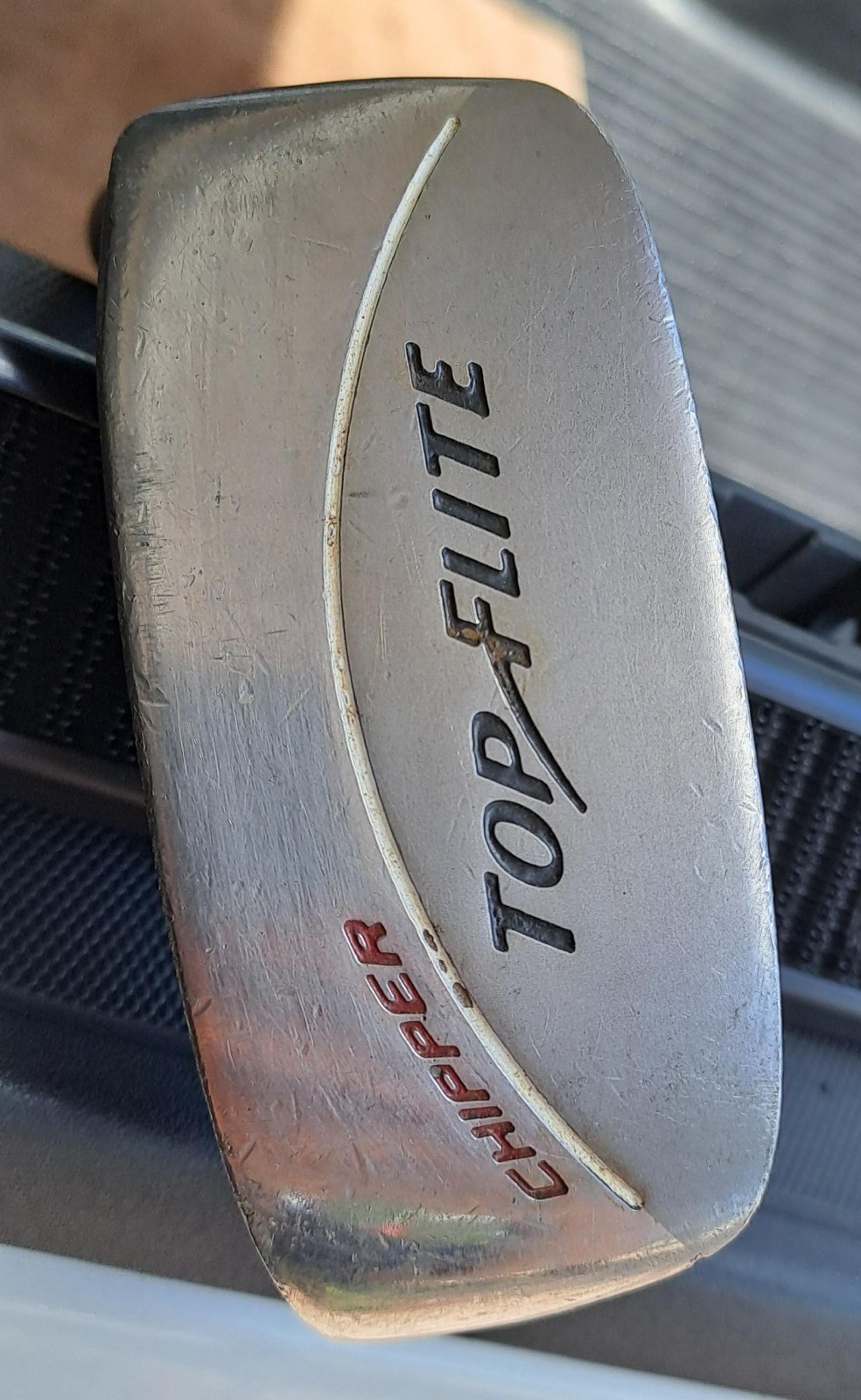 Golf Club Top Flite CHIPPER RH lamkin Blue White Grip . new grip.  see pictures