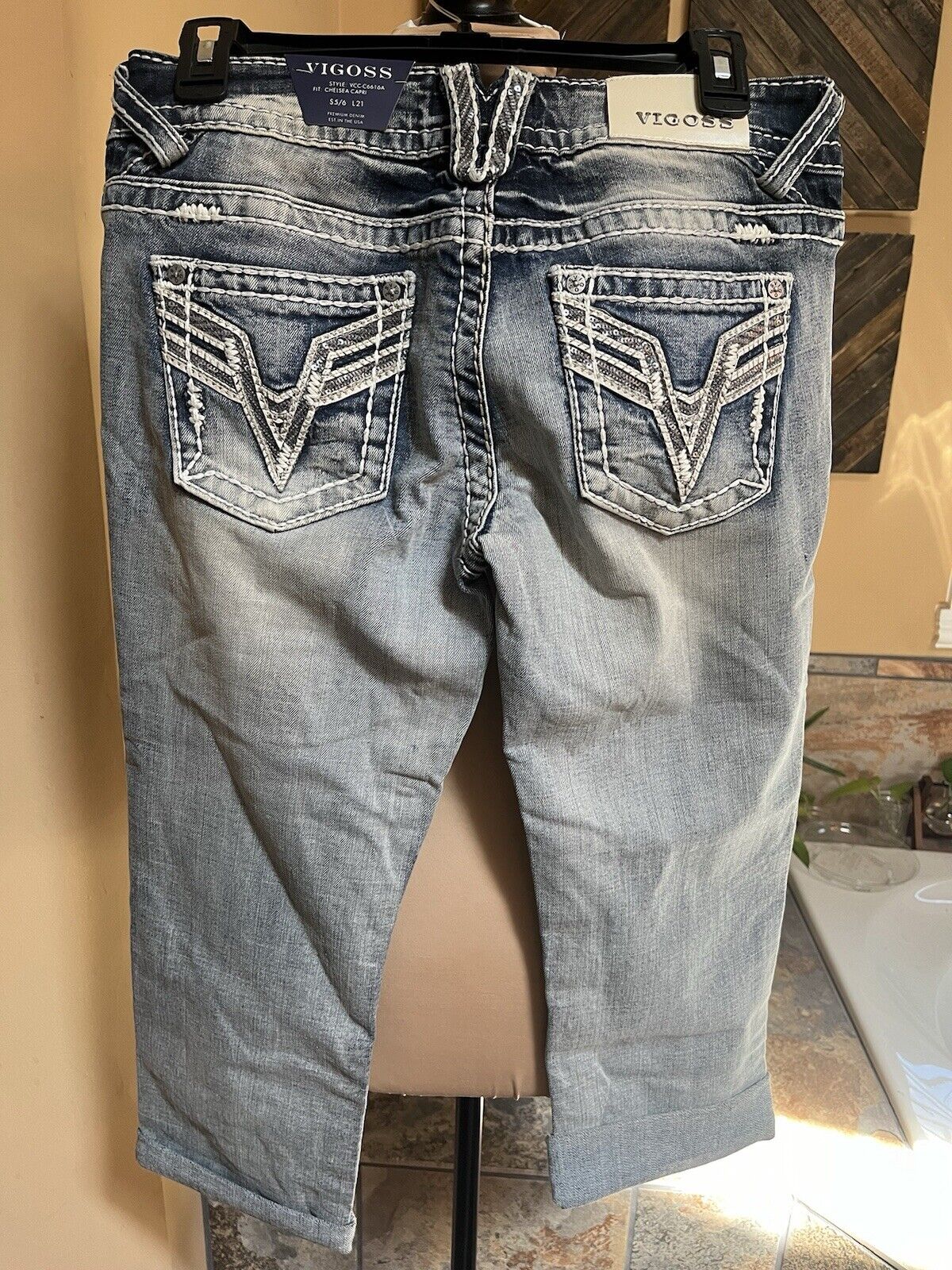 NEW Vigoss Jeans The Chelsea Capri Embellished Thick Stitch 5/6 Midrise NWT