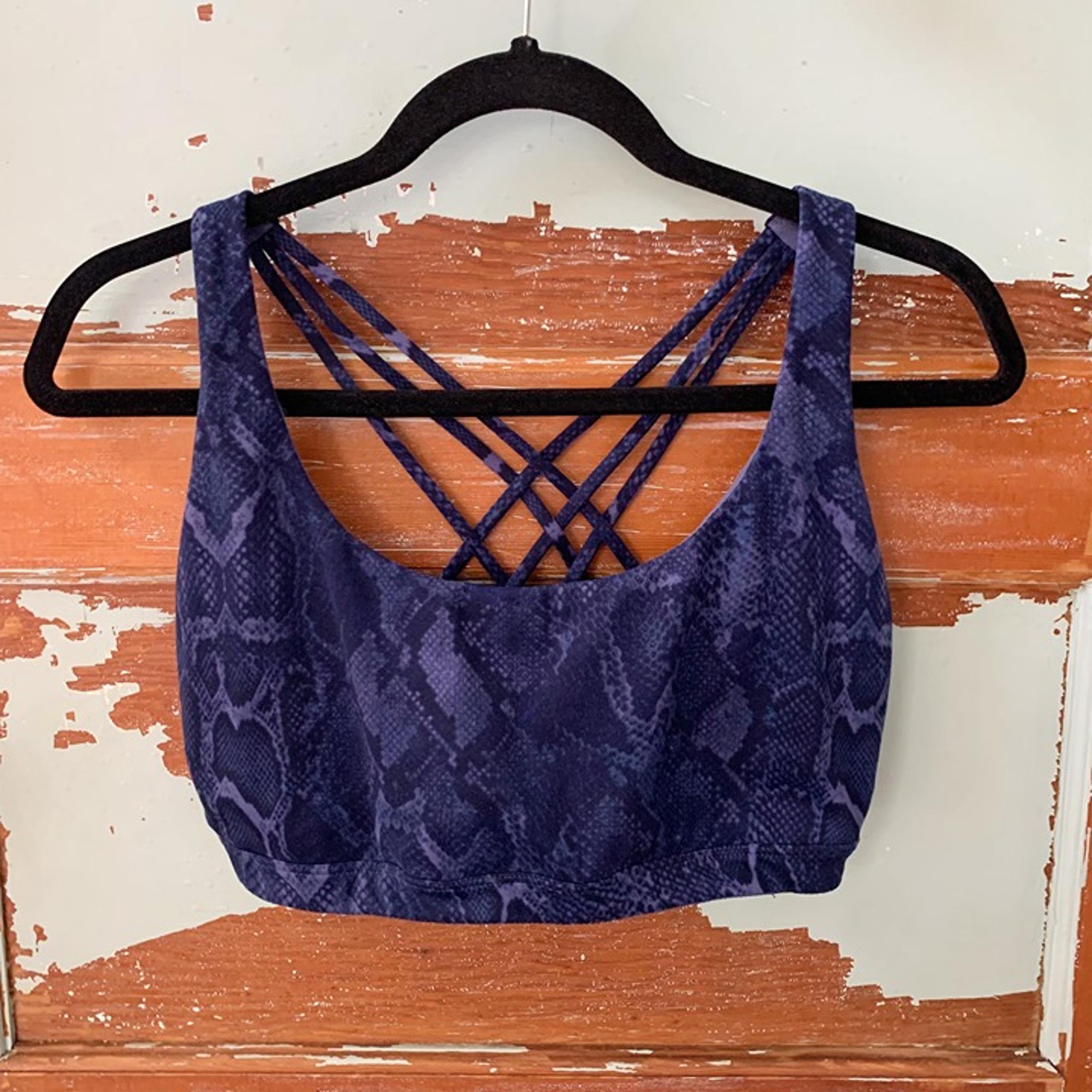 Victoria’s Secret V Back Strappy Sports Bra • Women’s XL