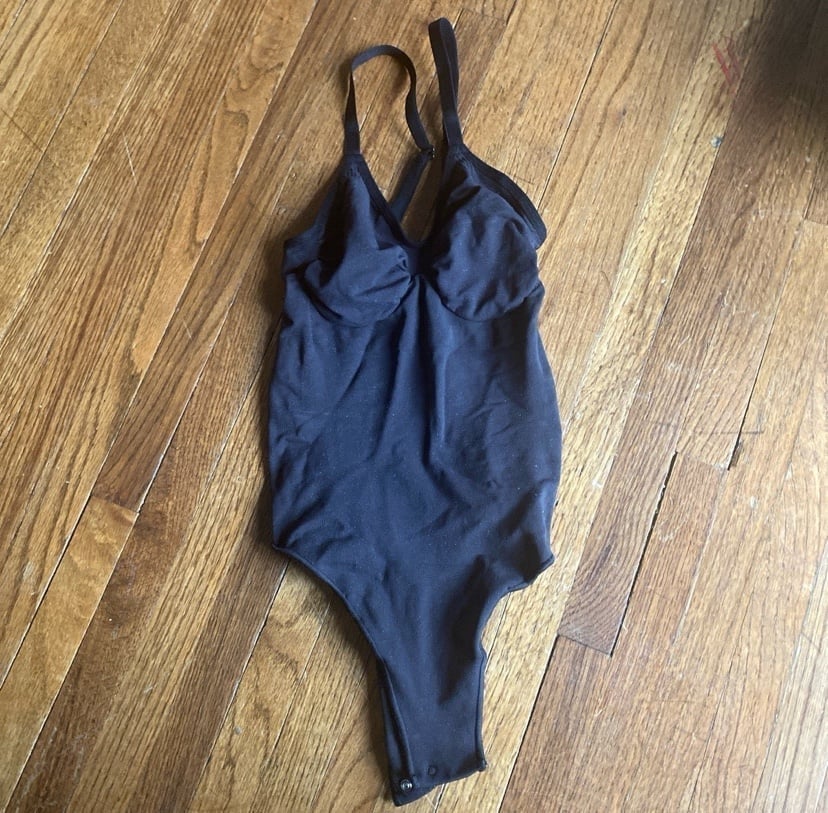 skims sculpting bodysuit black