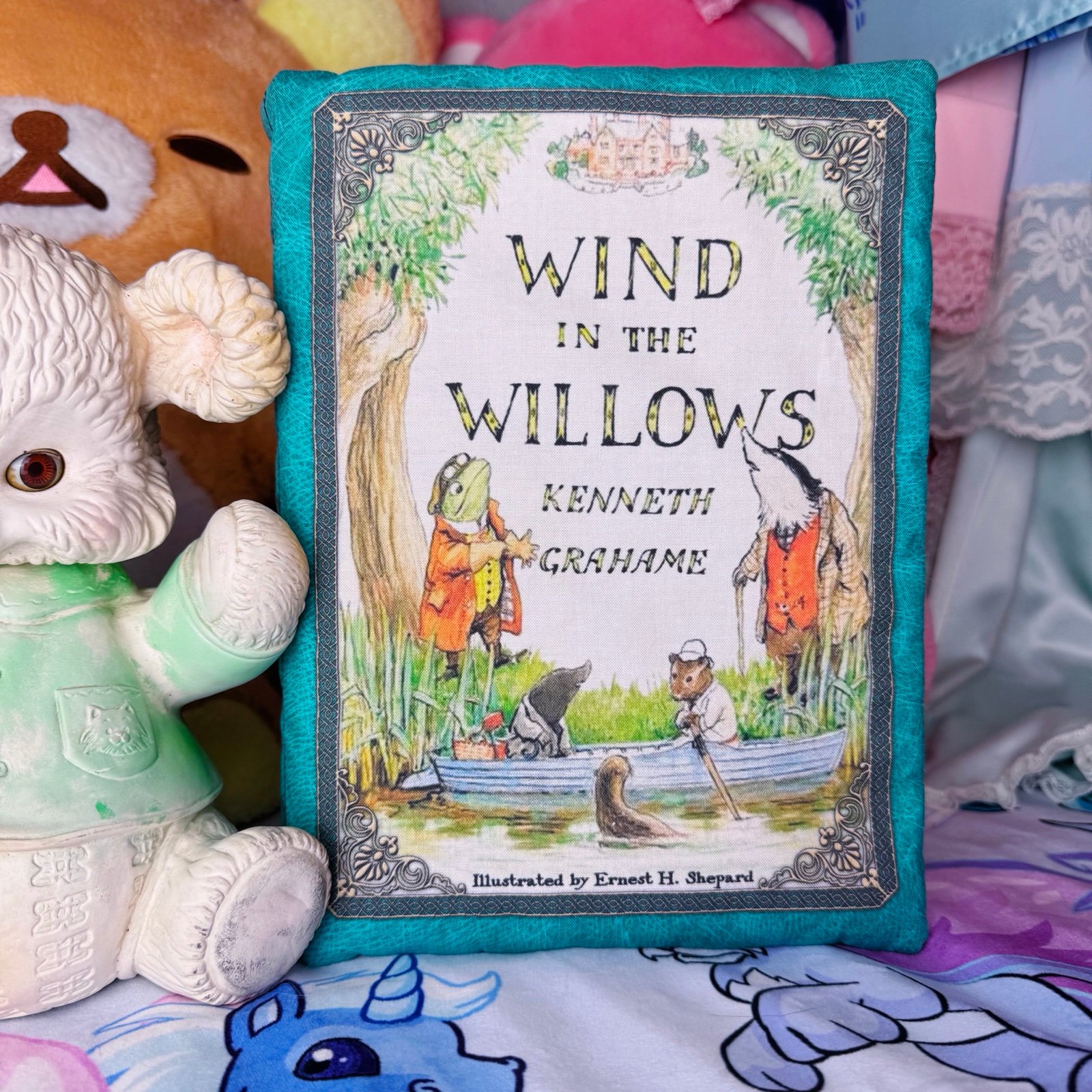 Plush Wind in the Willows Storybook Sculpture – Fabric Book Illustrated Decor
