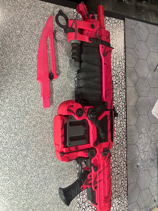 Gears of War 3 NECA Deadly Cute Pink Retro Lancer
