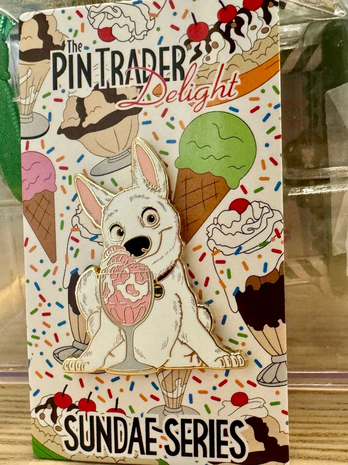 Pin trader Delight Bolt limited edition 300 DSSH exclusive Disney Pixar